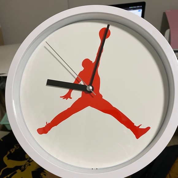 Jumpman wall clock handmade size 8 3/4 - Picture 7 of 8